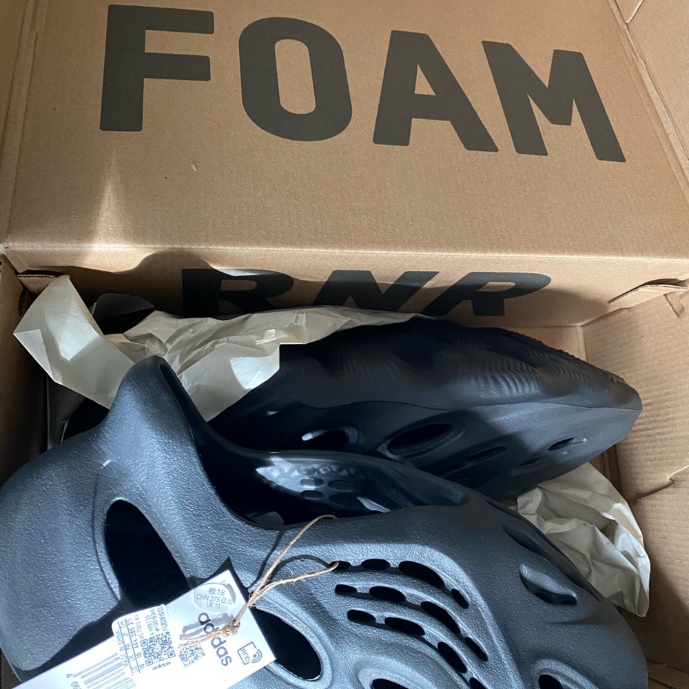 Authentic Yeezy black foam runner/ unisex